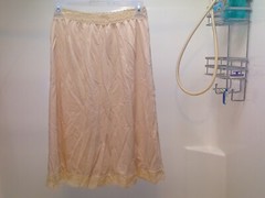 VINTAGE HALF SLIP BEIGE SCALLOPED LACE AT WAIST & HEM ELASTIC WAIST-22 “/24″LONG