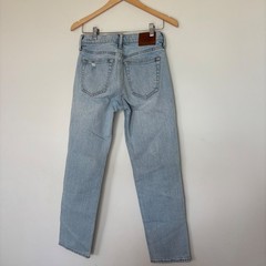 Abercrombie Vintage Stretch Straight Light Wash Distressed Denim Mom Fit 28