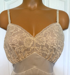 VTG 1960’s VANITY FAIR SOFT BEIGE W/ LACE BODICE & TRIM FULL SLIP SZ 36