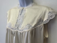JC Penney Vintage Two-Piece Nylon Nightgown Robe Peignoir Set S / M Ivory Silky