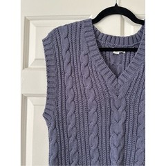 American Eagle Outfitters Cable Knit V-Neck Sweater Vest – Size M