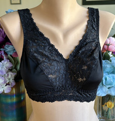 BREEZIES Size Medium Black Lace Detail Molded Cup Wire Free Bralette #A307831