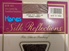 Vtg 2 pr Hanes Silk Reflections FITS LIKE A FANTASY Style 717-AB Different Color
