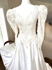 NWT 1980s Mary’s Bridal Beaded Lace Satin Cathedral Train Wedding Gown Sz 10