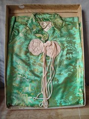1950’S LADIES GREEN SILK BROCADE JACKET AND MATCHING DRAWSTRING HANDBAG YOKOHAMA