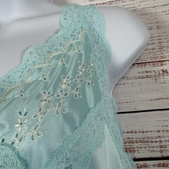 Vanity Fair Nightgown Womens Small Azure Mist Lace Embroidered Vintage 80’s