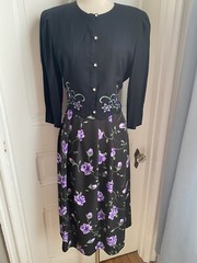 PERI PETITES VINTAGE BLACK TIE BELT DRESS WITH PURPLE FLORALS-SIZE10P-BEAUTIFUL