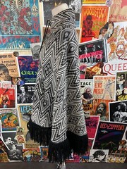 VTG 60s-70s Mod Black & White Zig Zag Knit Tassel Fringe Poncho Top Petite PXS
