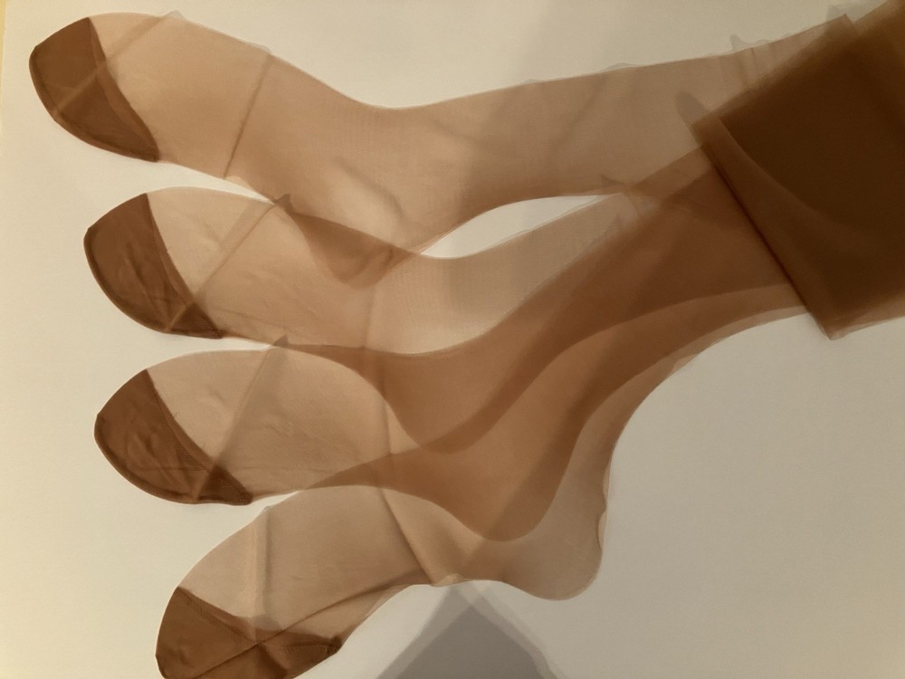 4 Pair 10 X 33” Vintage NYLON STOCKINGS Reinforced Toe Nude Heel 15 DENIER BEIGE
