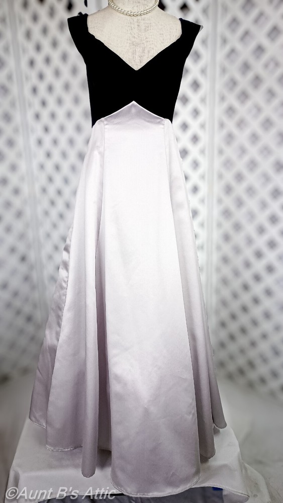 Gown Vtg 90’s Michaelangelo Prom/Bridal/Special Occasion Blk/Slv Gown Size 12