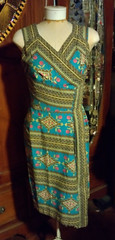Styled by Loungees 50’s wrap dress geometric & flower design small side buttons