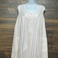 Carole Night Gown Women’s Medium Pink Seersucker Lightweight Grannycore Smock