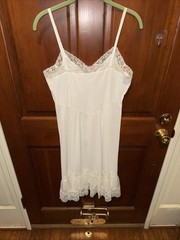 VTG Gilead Womens Size 38 Ivory Ruffle Bottom Slip Vintage Nylon USA Made