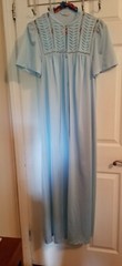 Vanity Fair women’s vintage long robe ice blue lovely SZ M pre-own