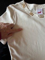 Vintage MONDI Designer 1980’s Cream Form-Fitting Stretchy Tee with Gold Bars