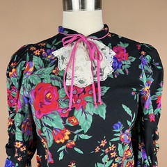 Vintage Women’s Size XS Bust 32 inches 1980s Floral Long Sleeve Drop Waist Dress