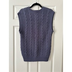 American Eagle Outfitters Cable Knit V-Neck Sweater Vest – Size M