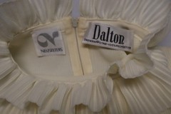 Vintage 1960s Neusteters Dalton womens long sleeve ruffled neck ivory top size 8