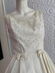 Vintage midcentury party dress-As is condition white sleeveless balloon skirt s