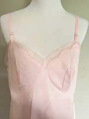 Vintage Kayser Short Full Slip Women’s Size 40 100% Nylon Pink Scallop Trim