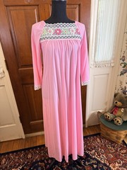 Vtg Aristocrat Sz Small Bubblegum Pink Dress Nightgown With Flowers 💐 Lace