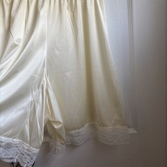 Vintage Pollinaise Cream Ivory Pants Bloomers Shorts Lace Nylon Slip Culottes L