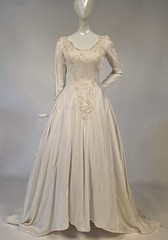 SNOW WHITE 1940’S PLUSH VELVET WINTER WEDDING DRESS W BEADED LACE + LONG TRAIN