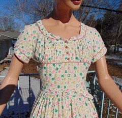VTG 1950s Fun Novelty Print Cotton Dress 26W Bubble Gum Pink & Chartreuse