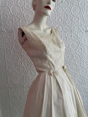 Vintage midcentury party dress-As is condition white sleeveless balloon skirt s