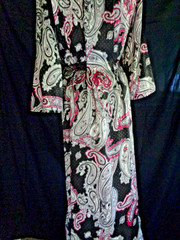 Vintage robe long paisley satin large red and black