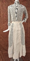 UNUSUAL EDWARDIAN LINEN DRESS W EYELET AND CROCHET LACE DETAIL