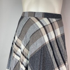 Vintage 1970s gray plaid skirt XXL plus size 42″ waist white black A line wool