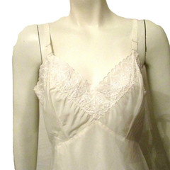 Adonna Embroidered Scalloped Non-Stretch Dacron Polyester Nylon Full Slip 34