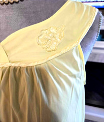 Aristocraft Nightgown S Yellow Nylon Floral Sleepwear Vintage Cottagecore A511