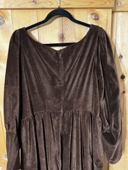 VTG REN FAIRE MAXI DRESS BROWN VELVET TAPESTRY DETAIL Women’s L? Renaissance