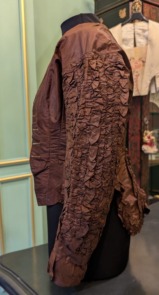 1860’S BROWN SILK TAFFETA BODICE W RUCHED SLEEVES + BUSTLE REAR