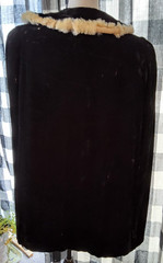 ELEGANT VTG BLK VELVET SWING CAPE 1930s 40s Fur Trim Opera Wrap, Padded Shoulder
