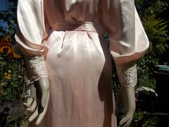 VTG LAURA ADAMS WOMENS PEACH SATIN POLYESTER LACE NIGHTGOWN & PEIGNOIR ROBE M