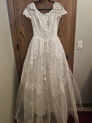 Vintage 1959 Wedding Dress. Excellent Condition With Gauntlets.