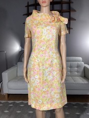Beautiful Vintage 1950s Yellow Floral Spring Summer Wiggle Party Dress