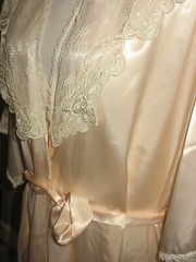 Vintage Carole Hochman Robe Medium Peach Color Chantilly Lace Silky USA 60’s