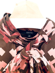 GUCCI – Silk Pussy Bow Blouse Cruise 2005 – Monogram Print – IT40 / US S