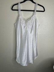 VTG 80’s INNER MOST White Chemise Gown Sz. M Lace Trim Imported Fabric USA