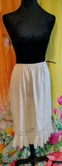 Artstocraft By Superior 1960’s Cream Polyester Blend Medium Half Slip