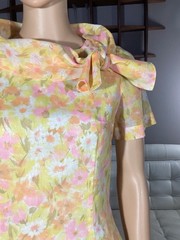 Beautiful Vintage 1950s Yellow Floral Spring Summer Wiggle Party Dress