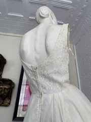 Vintage midcentury party dress-As is condition white sleeveless balloon skirt s