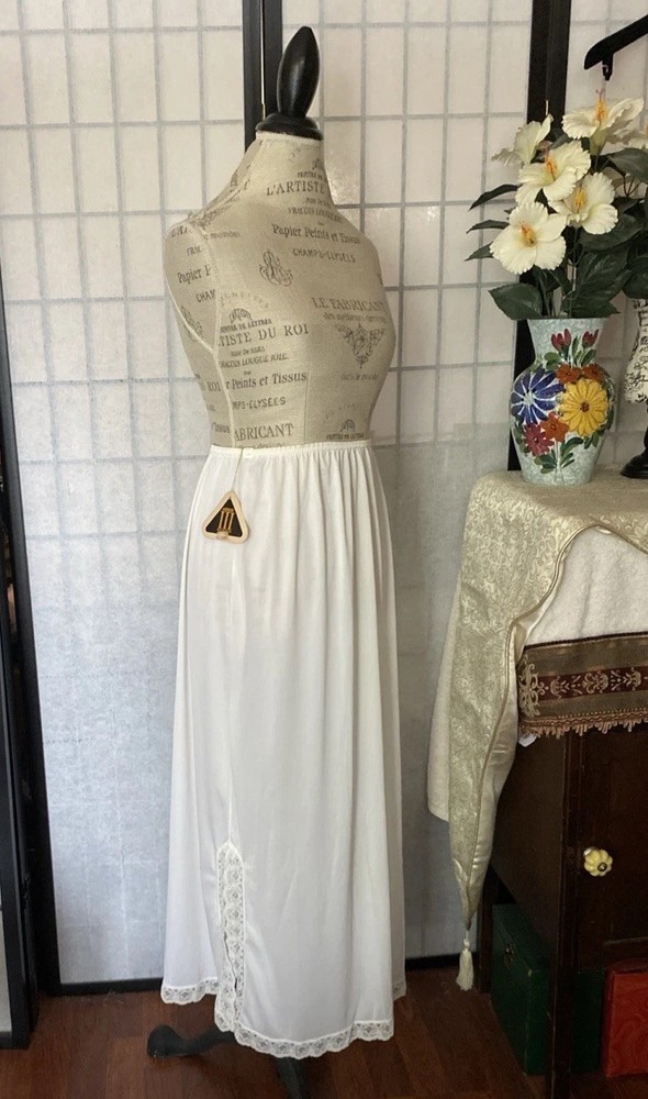 Opera NWT/D USA ILGWU Tag Wom XL Approx. 35” Slit Lace Hem Slip