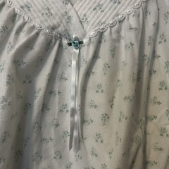FUNDAMENTALS Large Sears nightgown Delicate lace trimmed Sleeves Floral print