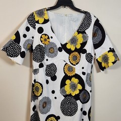 Trina Turk White Black Yellow Gray Floral V-Neck Zip A-Line Knee Dress 16