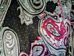 Vintage robe long paisley satin large red and black